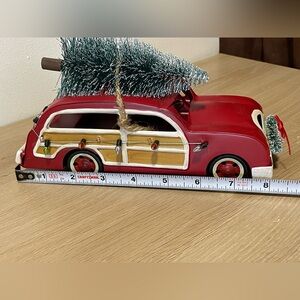 Wondershop Christmas Station Wagon With Tree Lights Wreath 9” Fireplace Decor